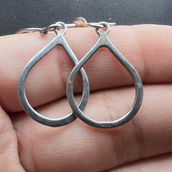 Simple Sterling silver dangle earrings - Picture 3 of 3